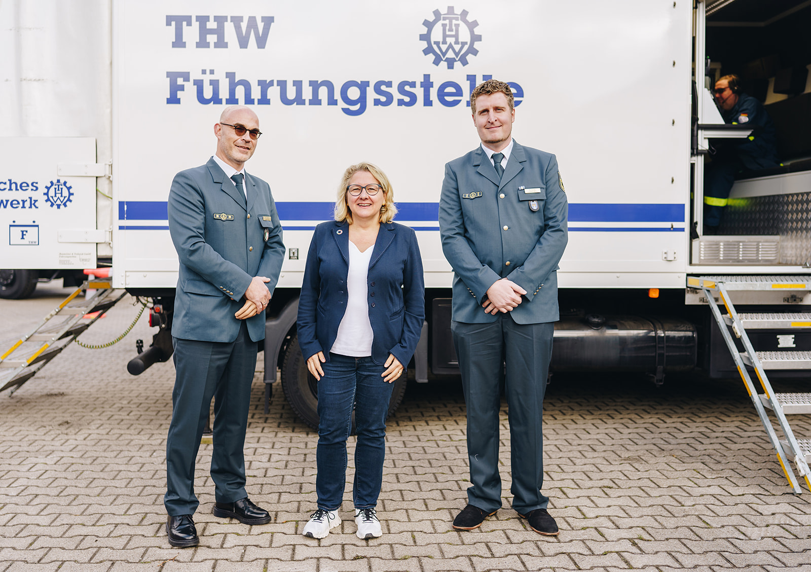 Svenja Schulze besucht Fuhrpark zum 70-jährigen Jubiläum des THW Münster: „Wir müssen den Bevölkerungsschutz stärken“
